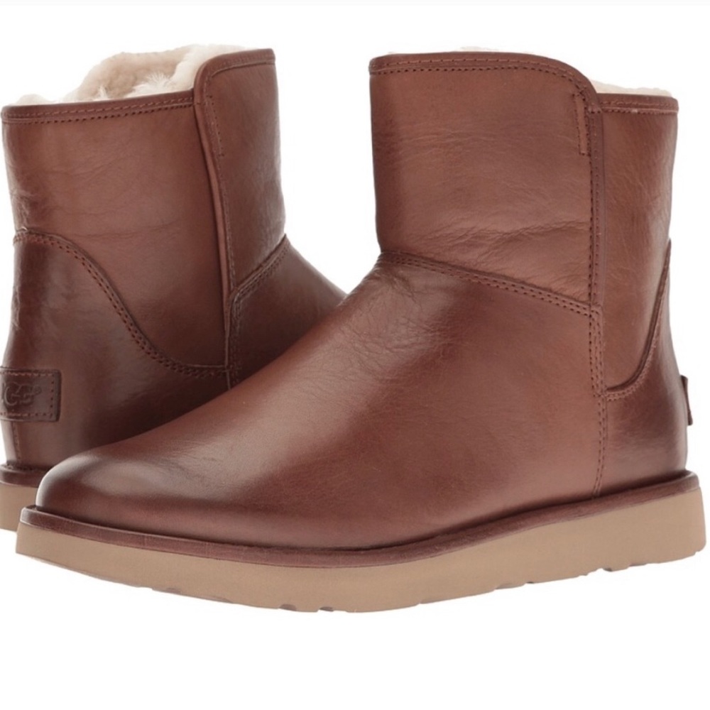 UGG Mini Abree Leather Size 9